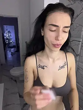 Snapshot of Celine_Roxelle chatting on 12.20.25 Celine Roxelle online show from 12.20.25