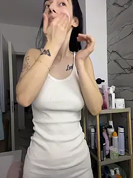 Snapshot of Celine_Roxelle chatting on 02.10.26 Celine Roxelle online show from 02.10.26