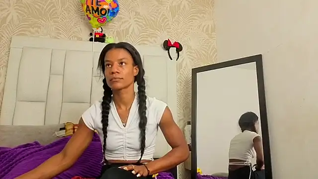 Snapshot of dafnnelewis chatting on 04.25.26 dafnnelewis online show from 04.25.26