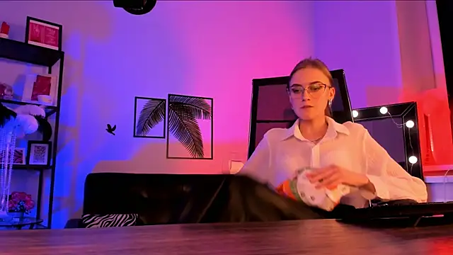 KiraMontoya online show from 03.20.25