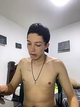 Snapshot of Gadiel_Sex chatting on 10.13.25 Gadiel Sex online show from 10.13.25