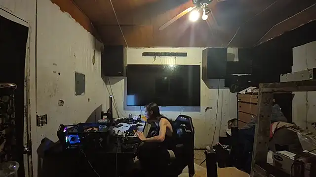 nuttyking2022 online show from 12.04.25