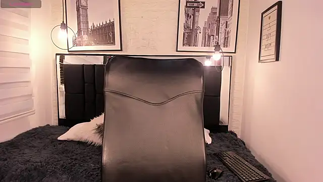 tylla  online show from 10.25.25