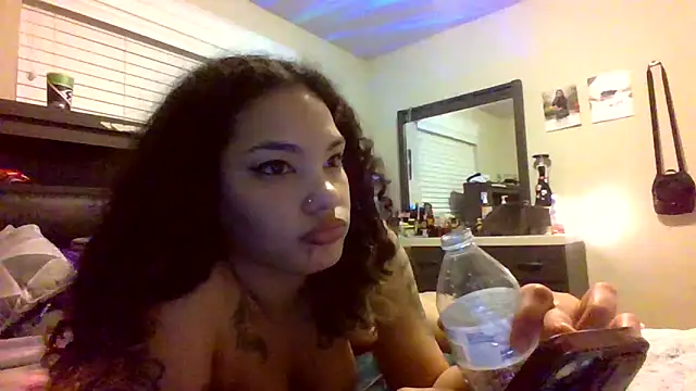 Snapshot of tastylolaaa chatting on 02.04.25 tastylolaaa online show from 02.04.25