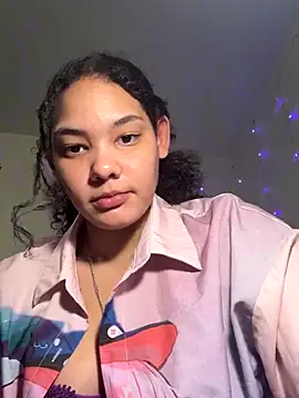 Snapshot of tastylolaaa chatting on 11.10.25 tastylolaaa online show from 11.10.25