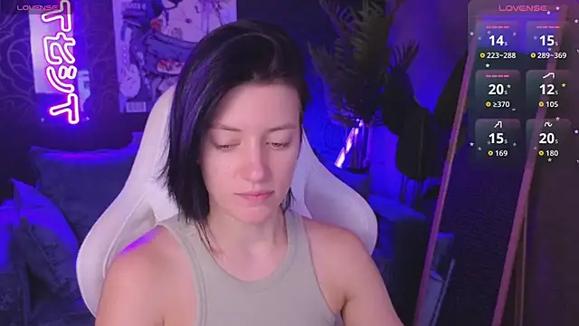 roxy riot  online show from 04.02.26