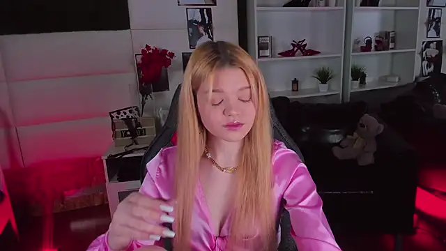 Snapshot of AdeleCartier chatting on 02.25.25 AdeleCartier online show from 02.25.25