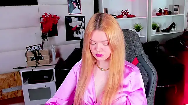 Snapshot of AdeleCartier chatting on 02.27.25 AdeleCartier online show from 02.27.25