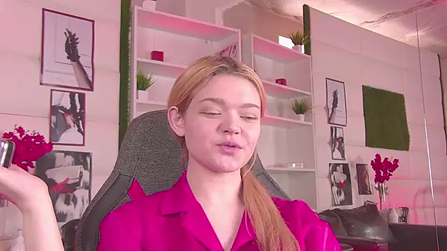 Snapshot of AdeleCartier chatting on 03.04.25 AdeleCartier online show from 03.04.25