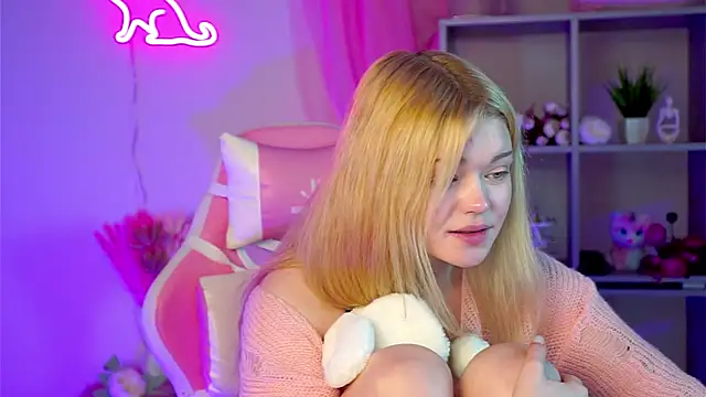 Snapshot of AdeleCartier chatting on 03.22.25 AdeleCartier online show from 03.22.25