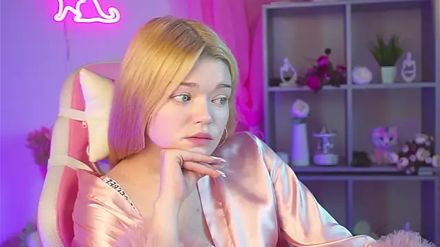 Snapshot of AdeleCartier chatting on 03.23.25 AdeleCartier online show from 03.23.25