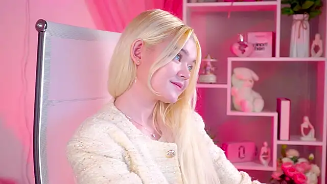 Snapshot of AdeleCartier chatting on 04.13.26 AdeleCartier online show from 04.13.26