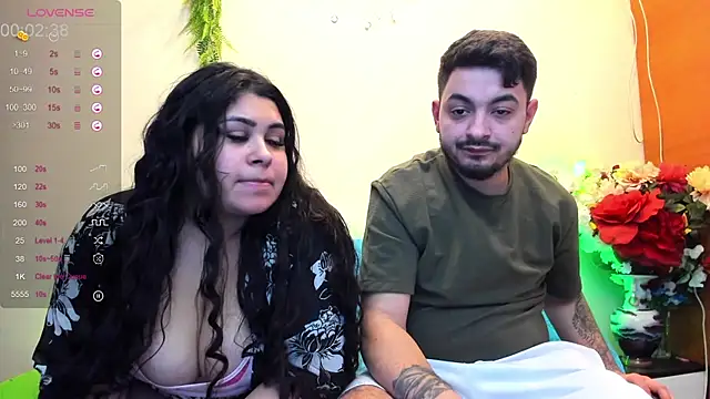 Snapshot of latinacouple chatting on 02.18.25 latinacouple online show from 02.18.25