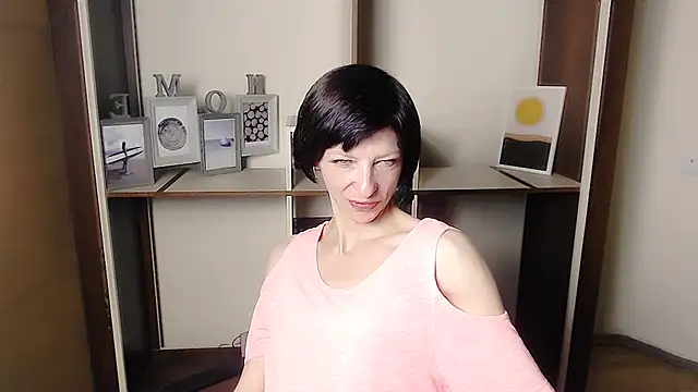 Snapshot of _AngeliaFlow_ chatting on 09.11.25 AngeliaFlow online show from 09.11.25