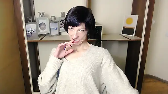 Snapshot of _AngeliaFlow_ chatting on 09.15.25 AngeliaFlow online show from 09.15.25