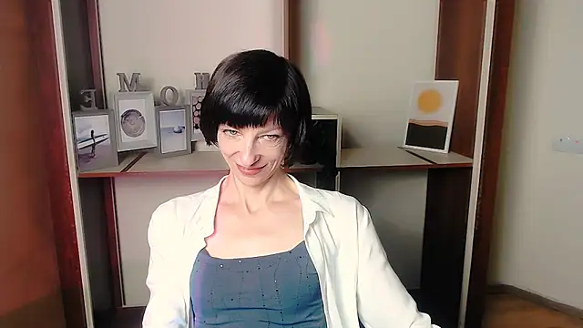 Snapshot of _AngeliaFlow_ chatting on 09.23.25 AngeliaFlow online show from 09.23.25