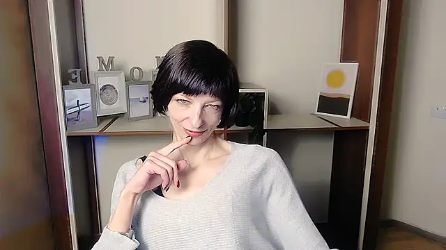 Snapshot of _AngeliaFlow_ chatting on 09.24.25 AngeliaFlow online show from 09.24.25