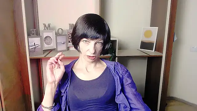 Snapshot of _AngeliaFlow_ chatting on 09.25.25 AngeliaFlow online show from 09.25.25