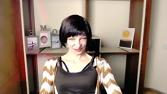 Snapshot of _AngeliaFlow_ chatting on 09.30.25 AngeliaFlow online show from 09.30.25