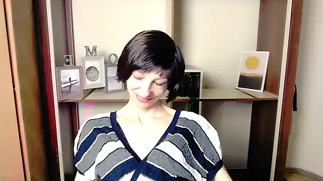 Snapshot of _AngeliaFlow_ chatting on 10.02.25 AngeliaFlow online show from 10.02.25
