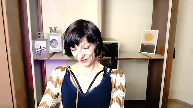 Snapshot of _AngeliaFlow_ chatting on 10.04.25 AngeliaFlow online show from 10.04.25
