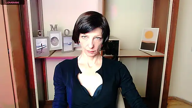 Snapshot of _AngeliaFlow_ chatting on 10.06.25 AngeliaFlow online show from 10.06.25