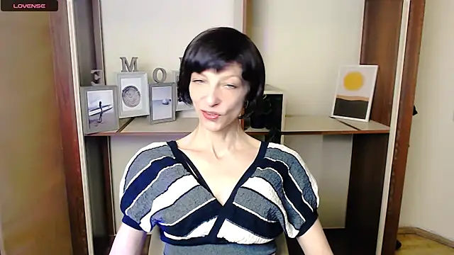 Snapshot of _AngeliaFlow_ chatting on 10.07.25 AngeliaFlow online show from 10.07.25