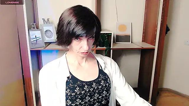 Snapshot of _AngeliaFlow_ chatting on 10.15.25 AngeliaFlow online show from 10.15.25