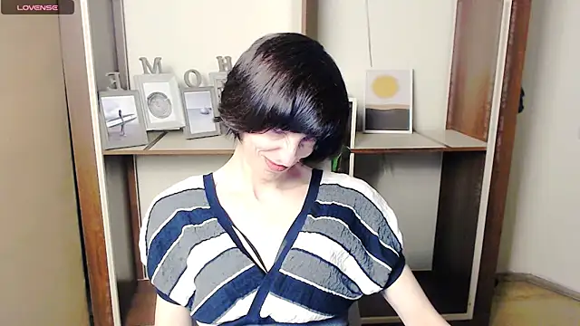 Snapshot of _AngeliaFlow_ chatting on 10.16.25 AngeliaFlow online show from 10.16.25