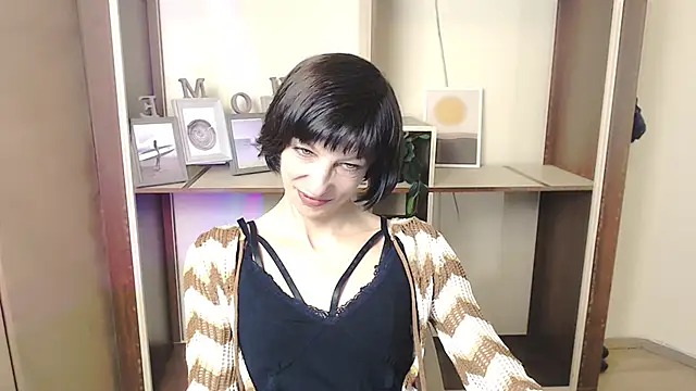 Snapshot of _AngeliaFlow_ chatting on 10.17.25 AngeliaFlow online show from 10.17.25