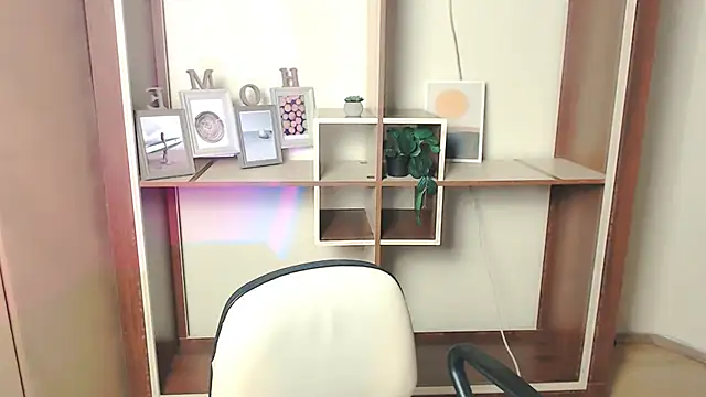 Snapshot of _AngeliaFlow_ chatting on 10.18.25 AngeliaFlow online show from 10.18.25