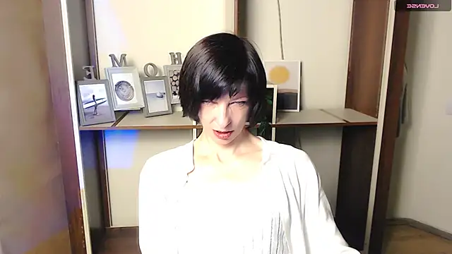 Snapshot of _AngeliaFlow_ chatting on 10.21.25 AngeliaFlow online show from 10.21.25