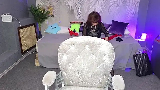 Snapshot of Anna_Kennan chatting on 03.23.25 Anna Kennan online show from 03.23.25
