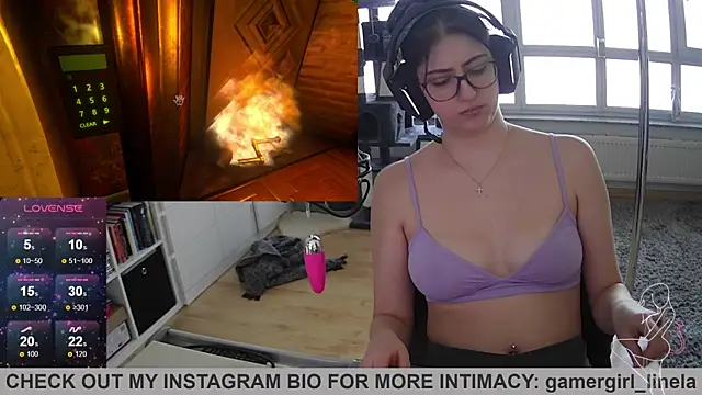 Gamergirl-Linela online show from 10.21.25