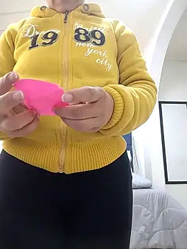 Snapshot of Saori_Sann_ chatting on 09.17.25 Saori Sann online show from 09.17.25