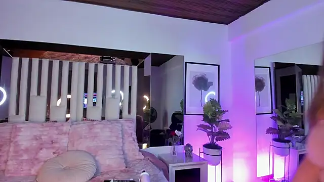 Cloee Rainbow1 online show from 11.13.25