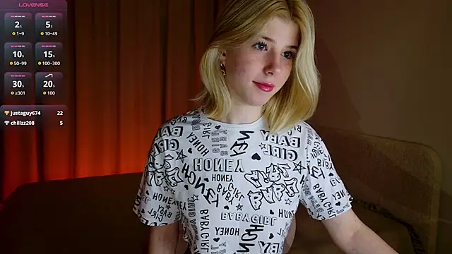Snapshot of Bella_amory chatting on 04.18.26 Bella amory online show from 04.18.26