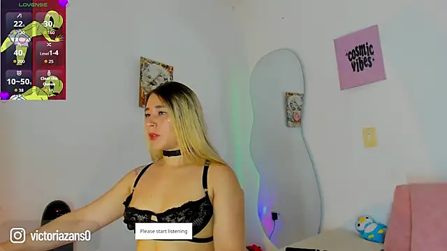 Snapshot of Vickyallien chatting on 04.21.26 Vickyallien online show from 04.21.26
