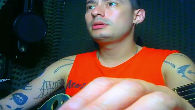 Snapshot of vampireathome chatting on 03.18.25 vampireathome online show from 03.18.25