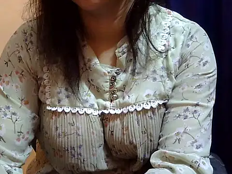 Snapshot of Your_cutiepie_ chatting on 02.18.25 Your cutiepie online show from 02.18.25