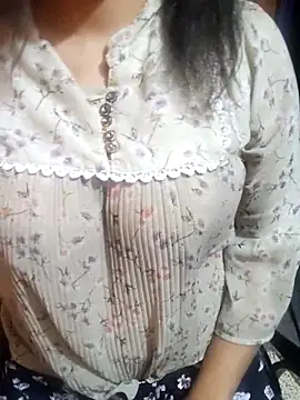 Snapshot of Your_cutiepie_ chatting on 02.21.25 Your cutiepie online show from 02.21.25