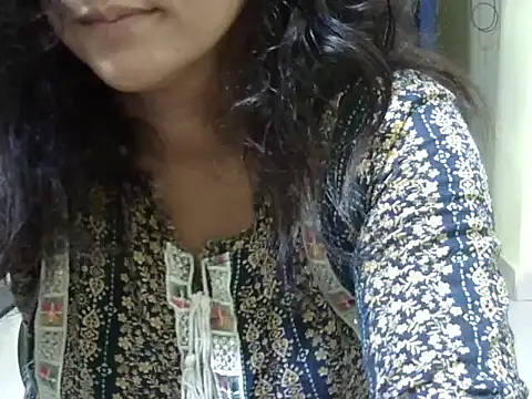 Snapshot of Your_cutiepie_ chatting on 10.06.25 Your cutiepie online show from 10.06.25