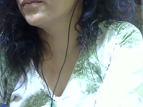 Snapshot of Your_cutiepie_ chatting on 10.15.25 Your cutiepie online show from 10.15.25