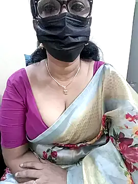 Snapshot of niiveditha chatting on 02.07.25 niiveditha online show from 02.07.25