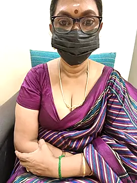 Snapshot of niiveditha chatting on 02.22.25 niiveditha online show from 02.22.25