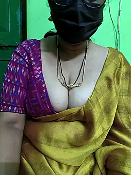 Snapshot of niiveditha chatting on 03.07.25 niiveditha online show from 03.07.25