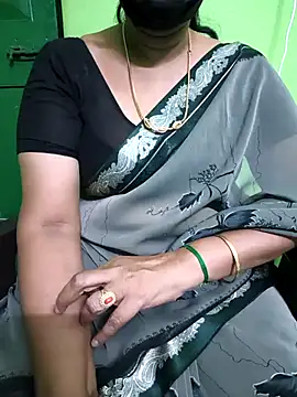 Snapshot of niiveditha chatting on 03.13.25 niiveditha online show from 03.13.25