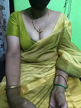 Snapshot of niiveditha chatting on 03.18.25 niiveditha online show from 03.18.25