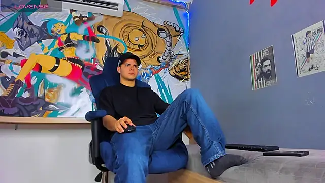 Snapshot of Sebastian_Phoenix chatting on 03.09.25 Sebastian Phoenix online show from 03.09.25