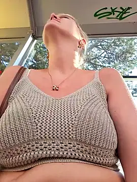 Snapshot of Sexybiene969 chatting on 09.08.25 Sexybiene969 online show from 09.08.25